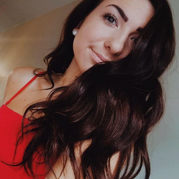 Meet the Posher Other - Meet your Posher, Emily